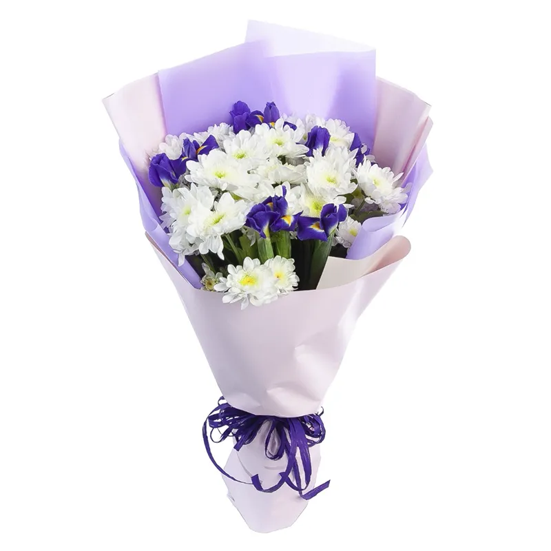 Букет из синих ирисов и хризантем